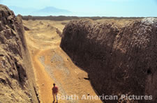 pge0008  mud walls of Chan Chan 1963