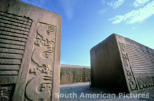 pge0119 Chan Chan, Tschudi Palace, mythical bird frieze, Plaza Ceremonial/ part reconstruction