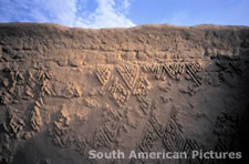 pge0143  Chan Chan/ Huaca Esmeralda, original mud relief