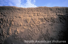 pge0143  Chan Chan/ Huaca Esmeralda, original mud relief