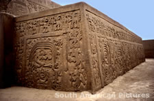 pge0156 Chan Chan: Huaca el Dragon (also known as Arco Iris) restored mud arabesque