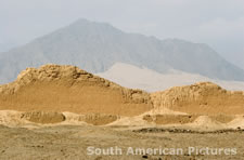 pge0187 Chan Chan - ruined walls of the ancient city