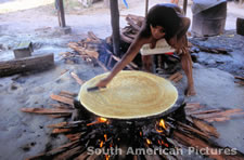 fgga0094 baking manioc bread