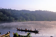 fgga0123 canoes on River Maroni