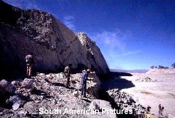 Quarry workers discover the footprints